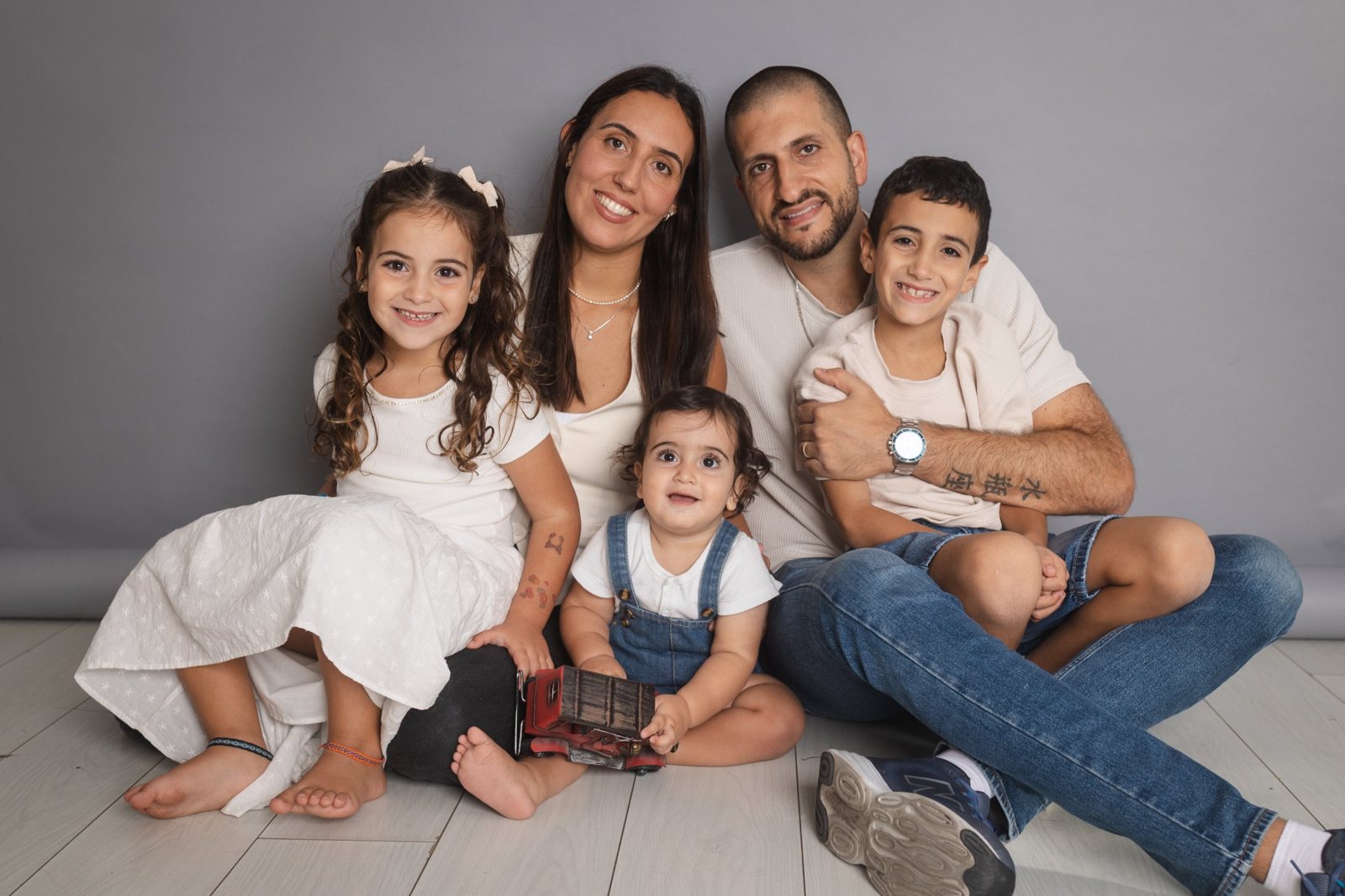 צילום משפחה בסטודיו, לפני עריכה